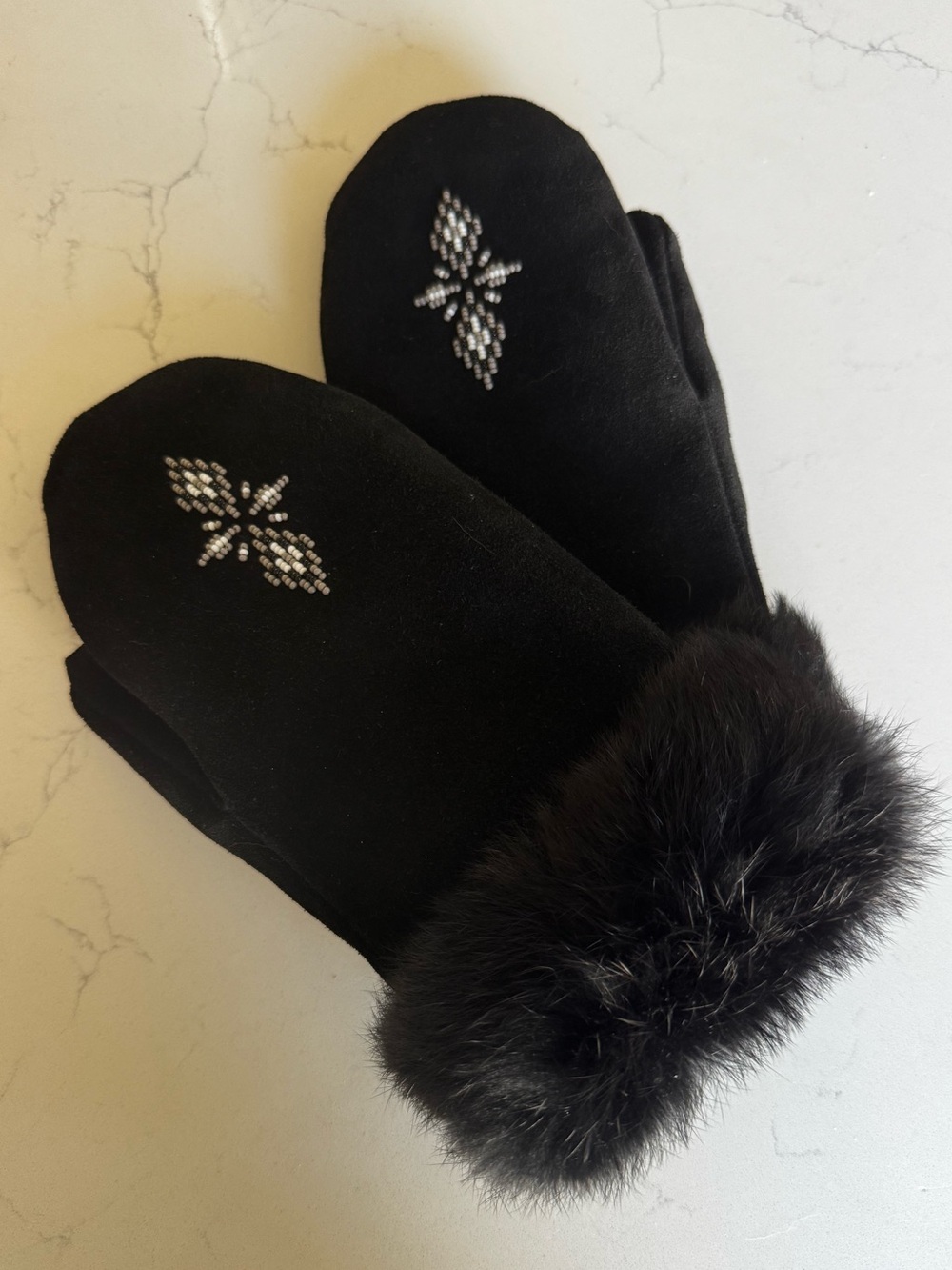 Manitobah Mukluks Black Suede Mittens - Small